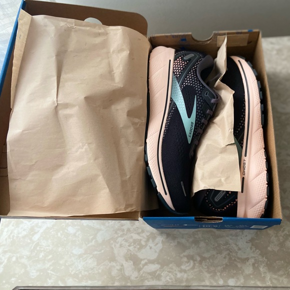 Brooks Women’s Ghost 14 Running Shoes Size 10.5 Black/Pearl/Peach - Picture 4 of 6